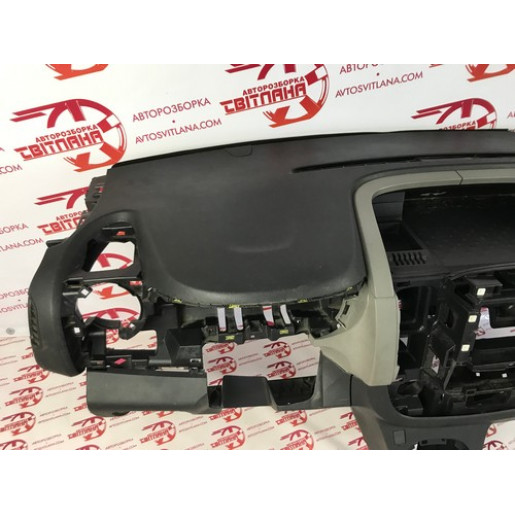 Торпедо Renault Trafic III 2014-2021 681004777R